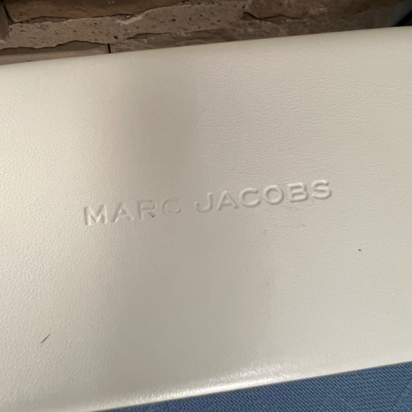Marc Jacobs tortoise sunnies with case - Picture 12 of 12